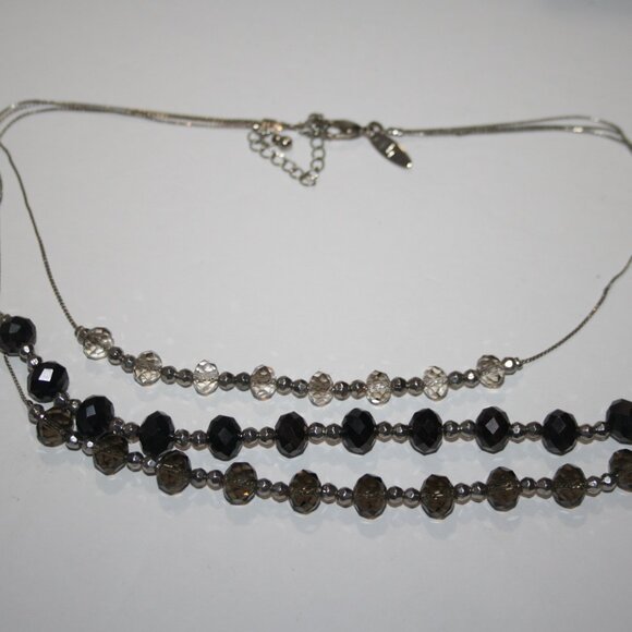 💚🖤✨ Beautiful Silver Layered Necklace w/ Green, Black + Silver Crystals ✨🖤💚 - Picture 3 of 6